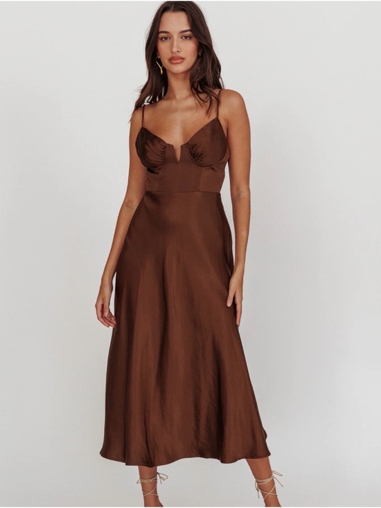 Selfie Leslie Dresses & Skirts - Selfie Leslie Satin Midi Slip Dress with Sculpted Bodice